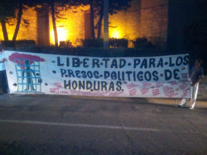 vigilia embajada eeuu2