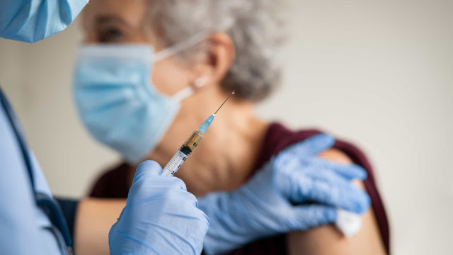 Brasil aplicou 2ª dose de vacina somente em 2,7% da população com mais de 18 anos