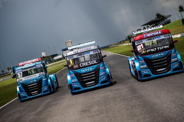 Tozzo, Cirino e Pivetta vão com o novo SS Way da Iveco (Duda Bairros) Tozzo, Cirino e Pivetta vão com o novo SS Way da Iveco (Duda Bairros)