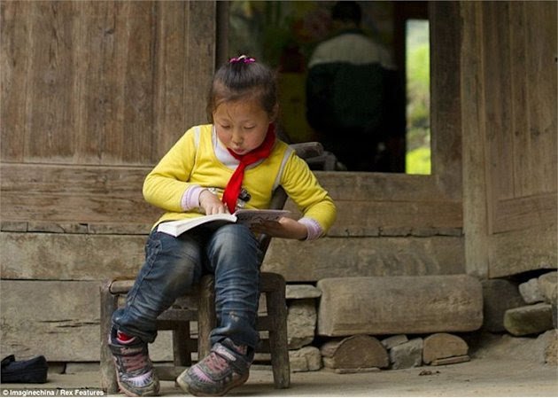 Xót cảnh thầy trò bắc thang lên trời tìm chữ