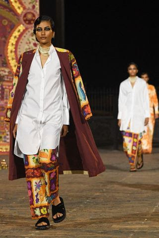 La sfilata Dior a Mumbai
