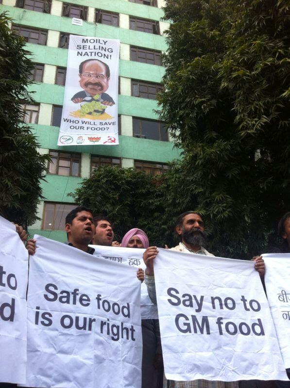 Activists slam Veerappa Moily for putting corporate profits before nation’s interests