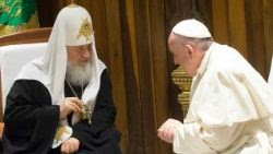 El Papa Francisco se reunió con el Patriarca de Moscú, Kirill, en Cuba en febrero de 2016