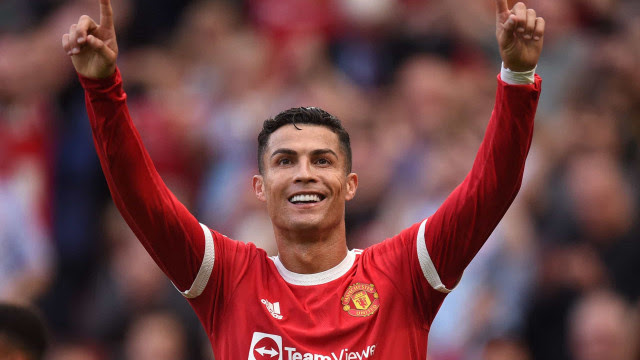 Cristiano Ronaldo retorna e marca gol histórico, mas United perde para o Arsenal