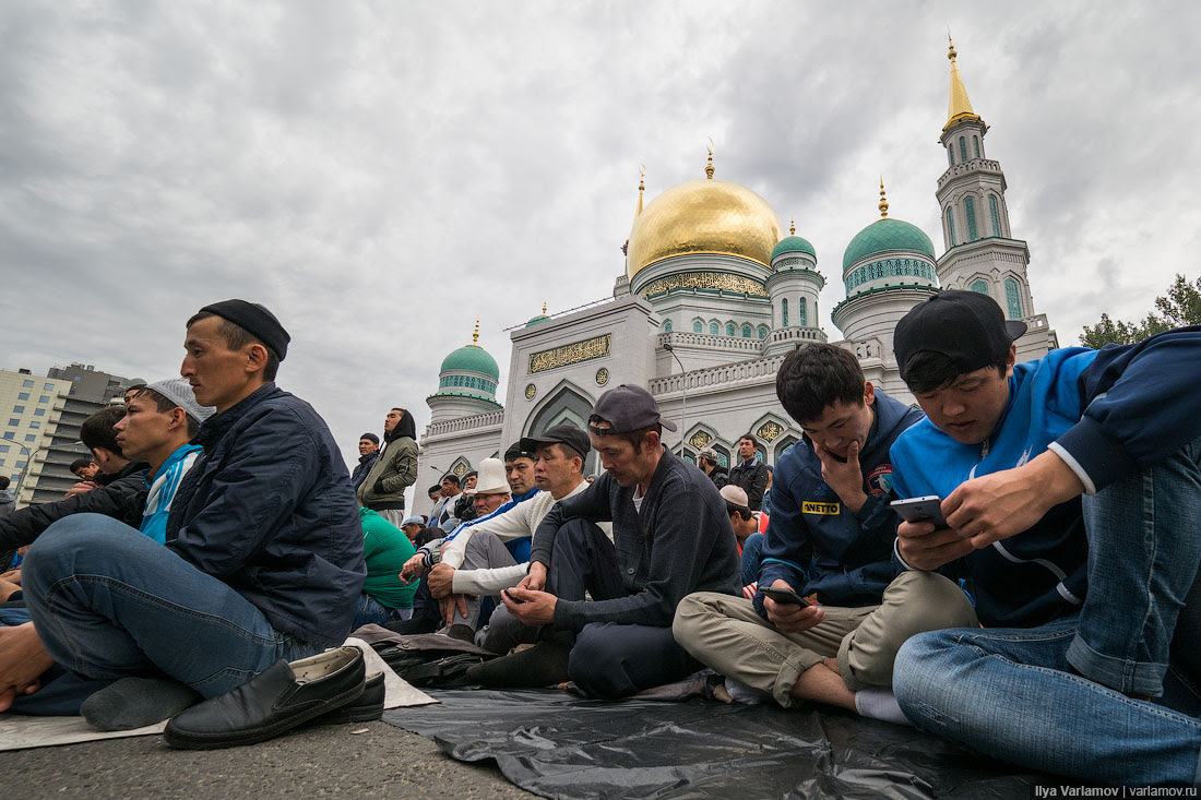 Ураза отзывы. Ураза байрам. Ураза байрам в Москве. Мусульмане в Москве. Рамадан в Москве 2012.