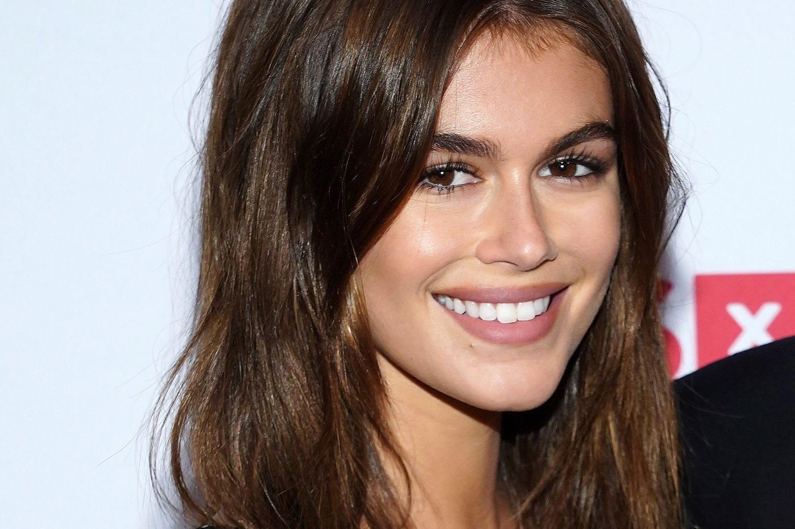 El corte de pelo liso de Kaia Gerber