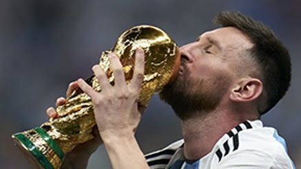 https://www.freevietnews.com/photo/2022_WorldCup/MessiKissTheCup.jpg