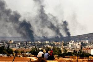 Kurdish refugees look at their town of Kobani covered&nbsp;&hellip;