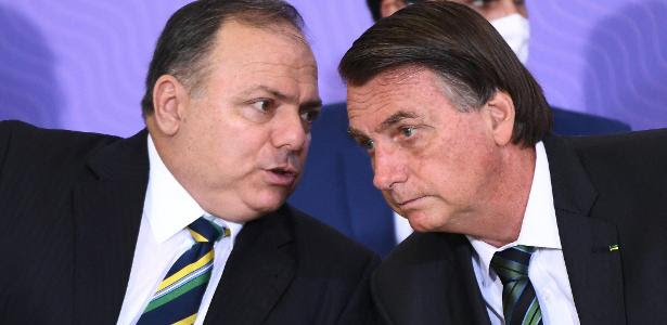 O ex-ministro da Saúde Eduardo Pazuello e o presidente Jair Bolsonaro