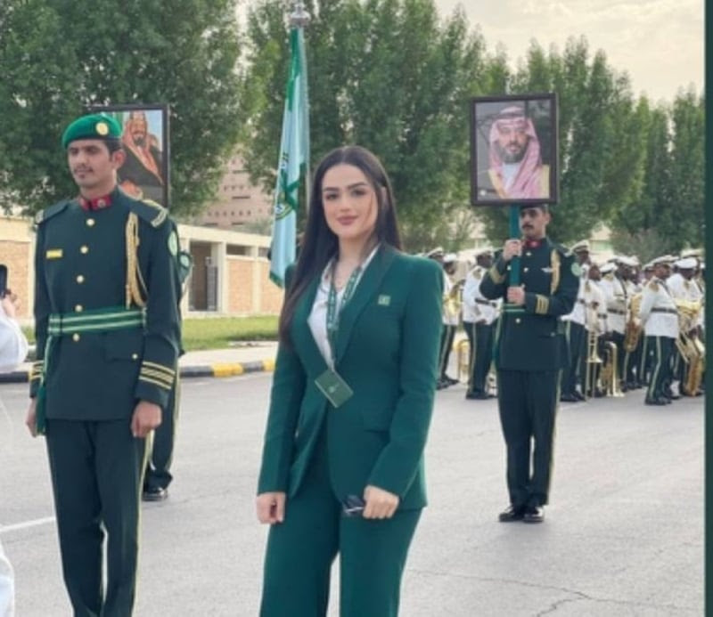 بالصور: أحدث ظهور للإعلامية السعودية العنود العبدلي في احتفال الحرس الملكي باليوم الوطني الـ 92