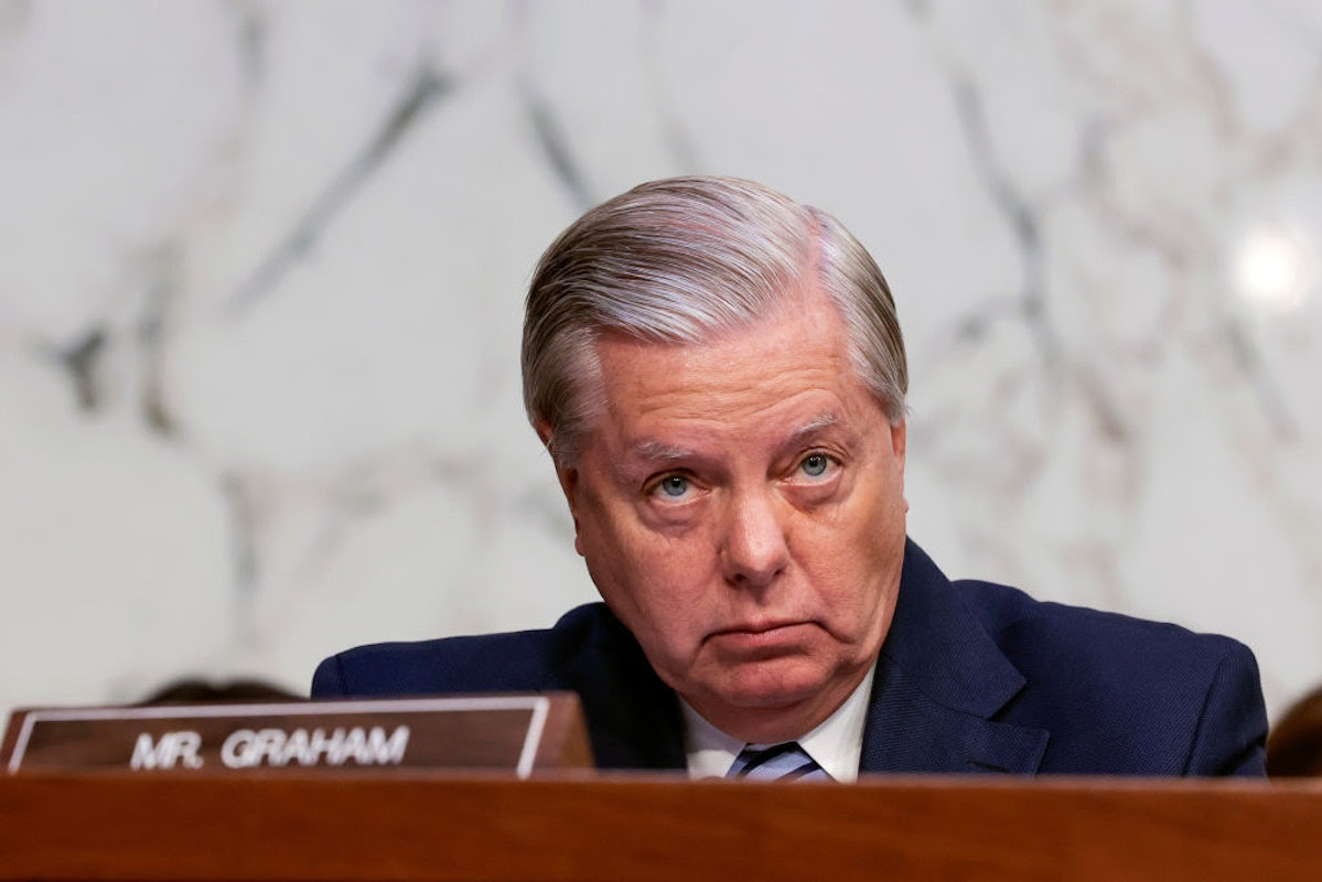 ‘I Hope They All Die In Jail!’: Lindsey Graham Blows Up At Dick Durbin, Storms Out Of Hearing