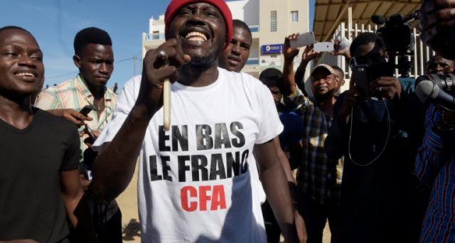 I rapper di diversi stati africani cantano contro il colonialismo francese e mettono nel mirino il franco CFA, a loro dire retaggio di un'era della