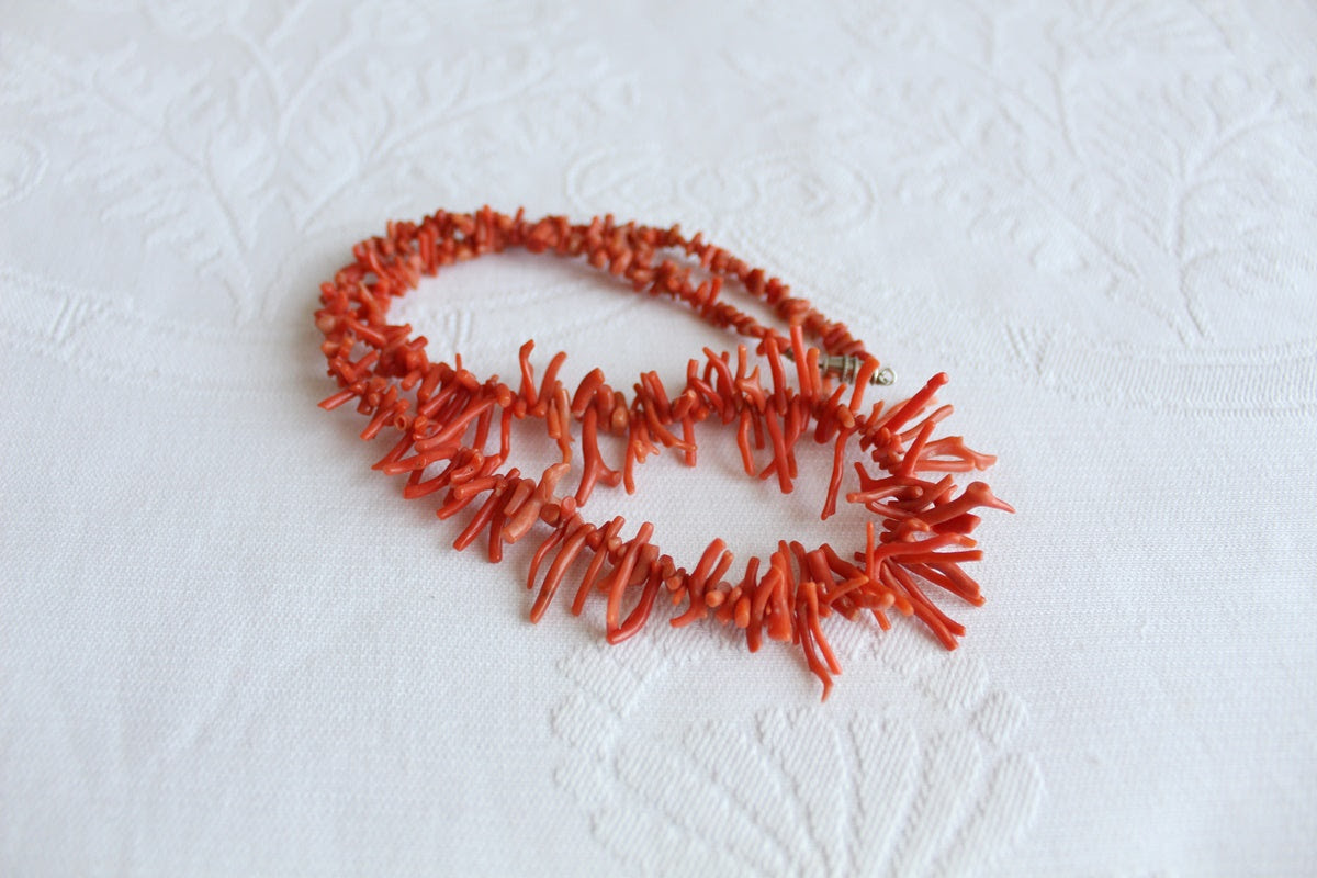 VINTAGE GENUINE CORAL BRANCH BEADED NECKLACE