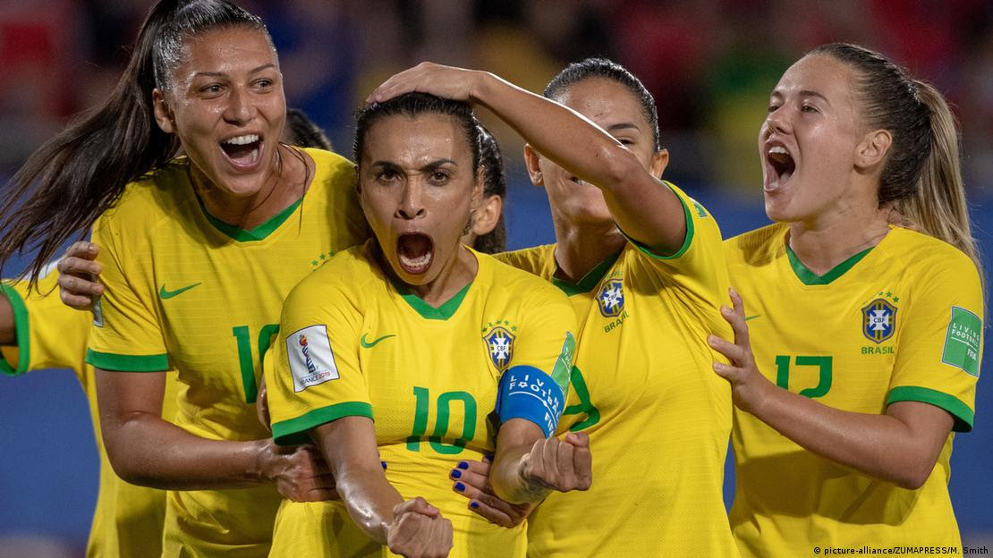 Mulheres da seleção brasileira de futebol durante jogo da Copa de 2019 Mulheres da seleção brasileira de futebol durante jogo da Copa de 2019