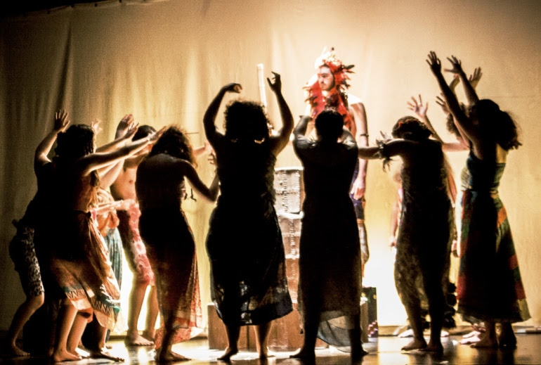 http://www.accionverapaz.org/images/accionverapaz/proyectos/20161204_TeatroSevilla/Isla%20amarilla-1.jpg