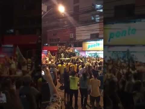 Militares salieron a las calles para conmemorar el resultado de la votación en la segunda vuelta de las elecciones en Brasil - Créditos: Dilvugación/Facebook