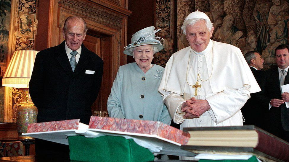 Королева, герцог Эдигбургский и папа Бенедикт