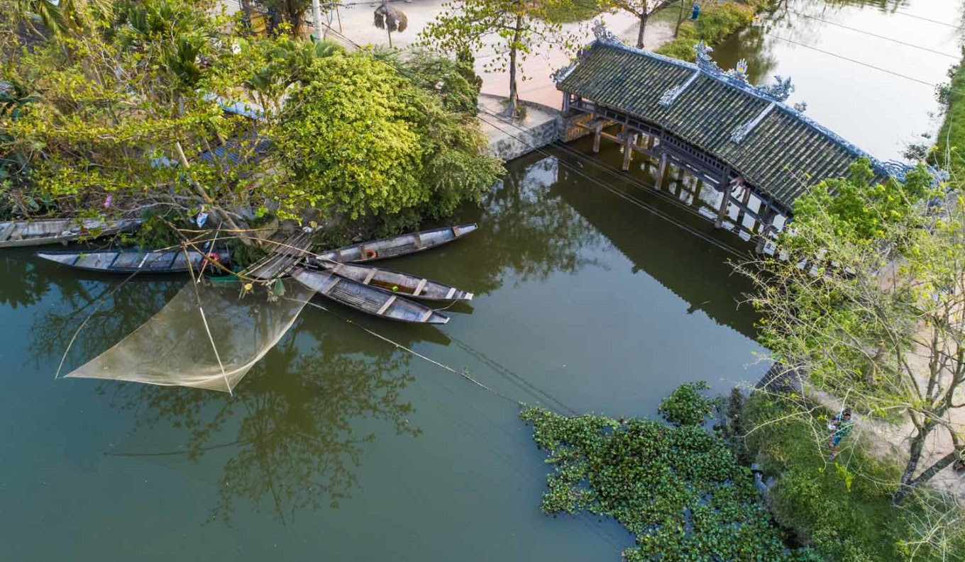 Cây cầu ngói hơn 240 năm tuổi ở Thừa Thiên Huế
