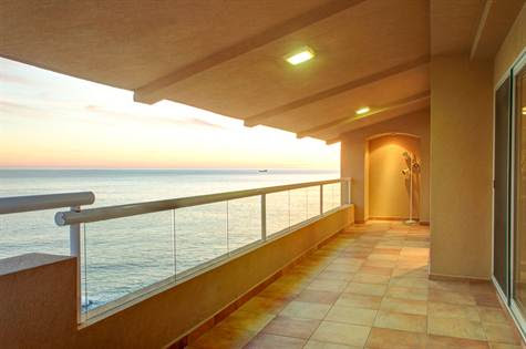 Oceanfront Penthouse at La
Jolla Real