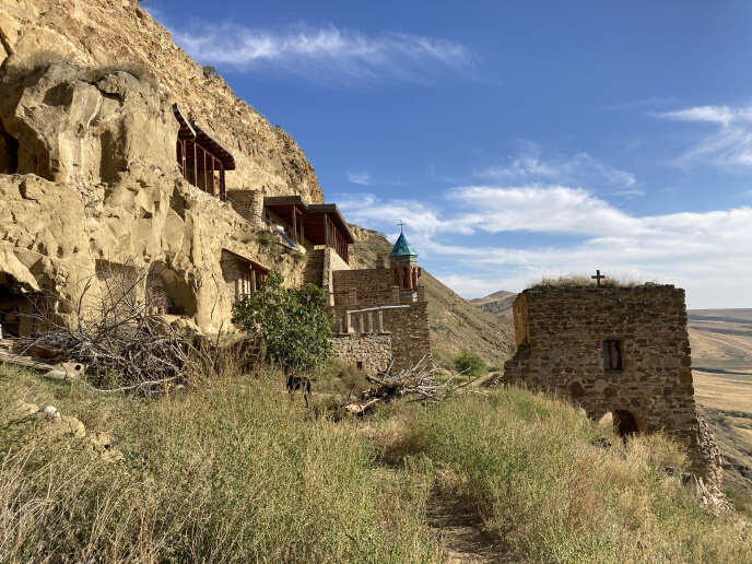 Le monastère orthodoxe de David Garedja s'étend sur plusieurs hectares, de part et d'autre de la frontière entre la Géorgie et l'Azerbaïdjan.