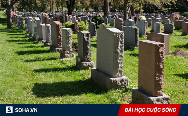 Äoạn vÄn trên bia má» vô danh khiến cả thế giá»i chấn Äá»ng: Bây giá» bạn biết cÅ©ng chưa muá»n!
