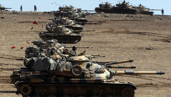 El ejército turco desplegó unos mil tanques en la frontera con Siria. Foto tomada de Hispan TV.