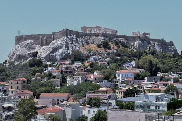 ΕΝΦΙΑ: Ανάσα για χιλιάδες ιδιοκτήτες ακινήτων - Μείωση σε τρεις δόσεις