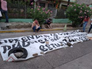 Manta en el plantón solidario