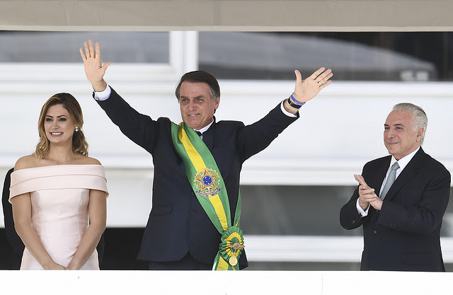 El presidente Jair Bolsonaro, la primera dama Michelle Bolsonaro y el ex presidente Michel Temer - Créditos: Evaristo Sá/AFP