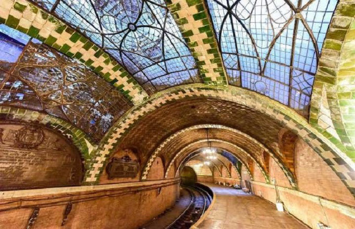 Chiêm ngưỡng 9 ga tàu điện ngầm đẹp nhất thế giới: Lộng lẫy không thua gì bảo tàng nghệ thuật  - Ảnh 3.