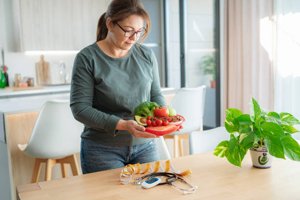 Diabetic woman dieting. Diabetes, healthy lifestyle and nutrition concept Diabetic woman dieting. Diabetes, healthy lifestyle and nutrition concept. High resolution 42Mp indoors digital capture taken with SONY A7rII and Zeiss Batis 40mm F2.0 CF lens control blood sugar levels stock pictures, royalty-free photos & images