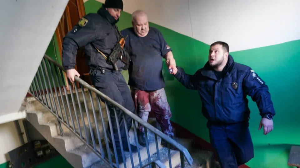 Ukrainian security forces accompany a wounded man after an airstrike hit an apartment complex in Chuhuiv, Kharkiv Oblast, Ukraine on Feb. 24, 2022. <span class=copyright>Wolfgang Schwan/Anadolu Agency via Getty Images</span>