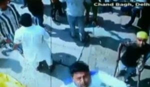 India: Muslim mob breaks CCTV cameras minutes before attacking Delhi police