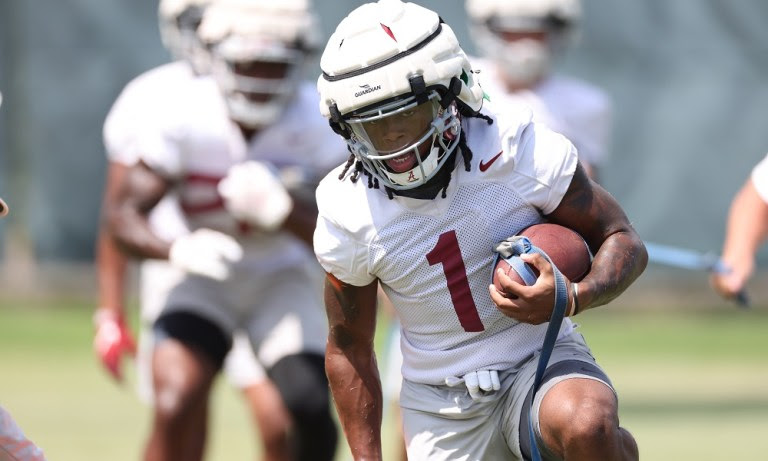 Alabama RB Jahmyr Gibbs (#1) runs with the ball in 2022 Fall Camp Practice