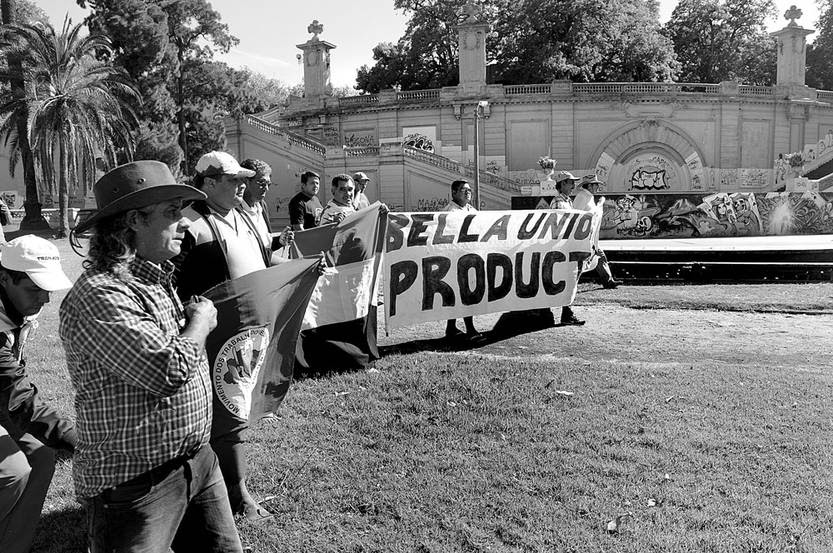 Marcha de trabajadores de Bella Unión, ayer, en el Parque Capurro. Foto: Sandro Pereyra