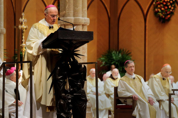 El arzobispo Carlo Maria Viganò, aquí en Chicago en 2014, ha sacudido a la Iglesia católica romana hasta sus cimientos. <a href="https://www.nytimes.com/2018/08/28/world/europe/archbishop-carlo-maria-vigano-pope-francis.html?ref=nyt-es&amp;mcid=nyt-es&amp;subid=article"></a>