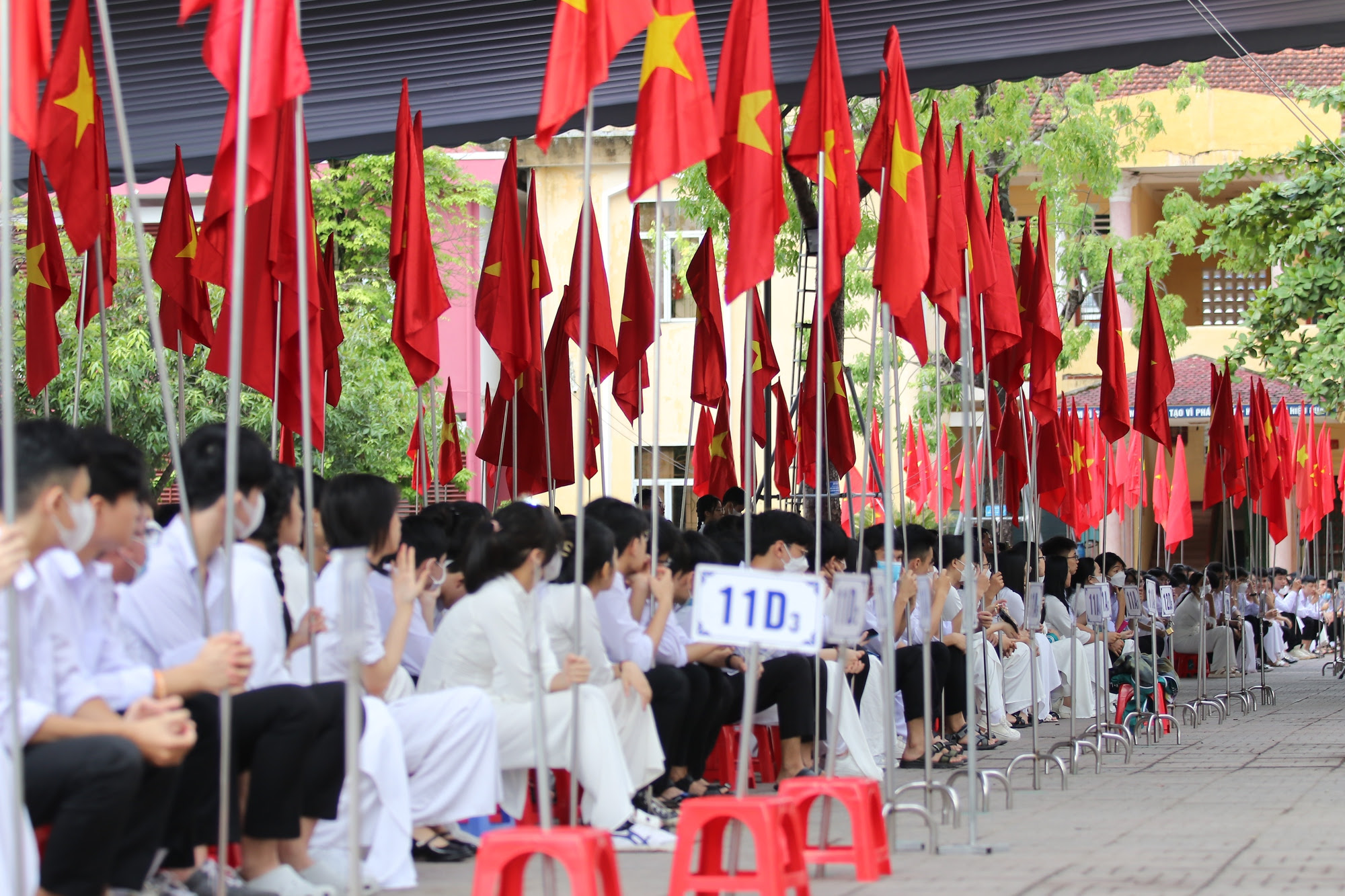 Chủ tịch nước Võ Văn Thưởng đánh trống khai giảng tại Trường PTDTNT Gia Lai - Ảnh 14.