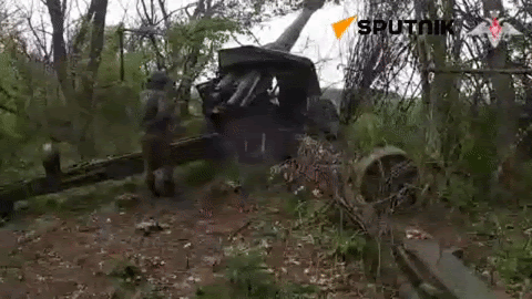 Video lựu pháo và tên lửa phòng không của Nga phối hợp tác chiến ở Ukraine