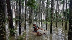 I cambiamenti climatici influiscono anche sulle condizioni di vita di milioni di persone nel mondo, come accade ad esempio in Bangladesh