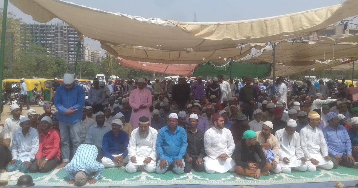 Muslims pray under a makeshift tent in Gurgaon Sector 29 on May 11. Credit: Abhishek Dey