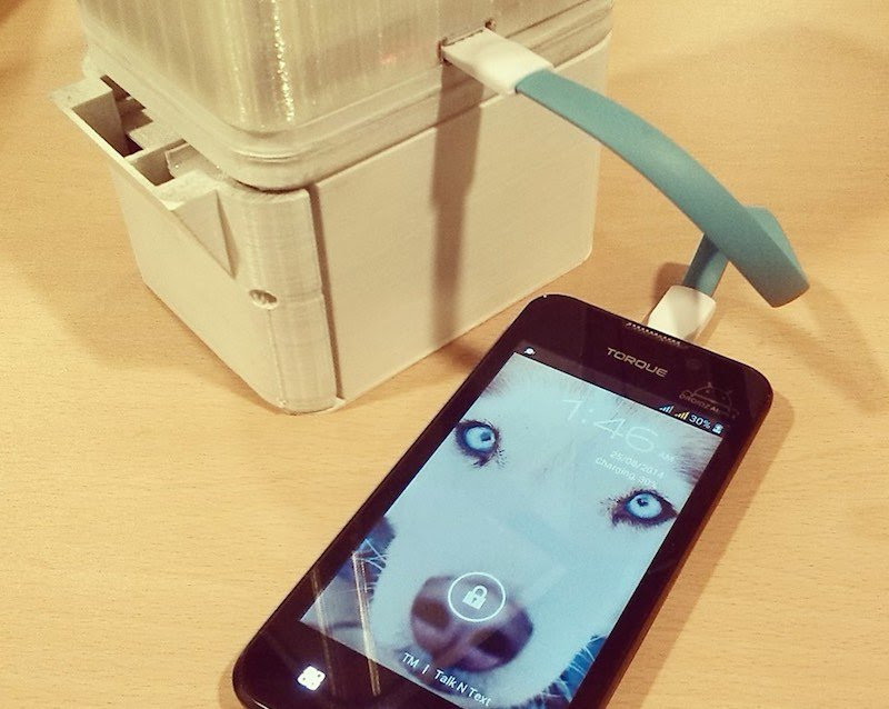 Carga de smartphone con lampara de sal