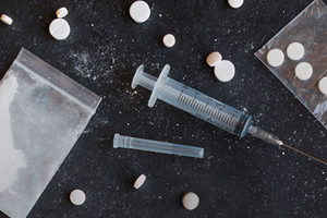 opioids_pills_syringe_bags_300x200.png