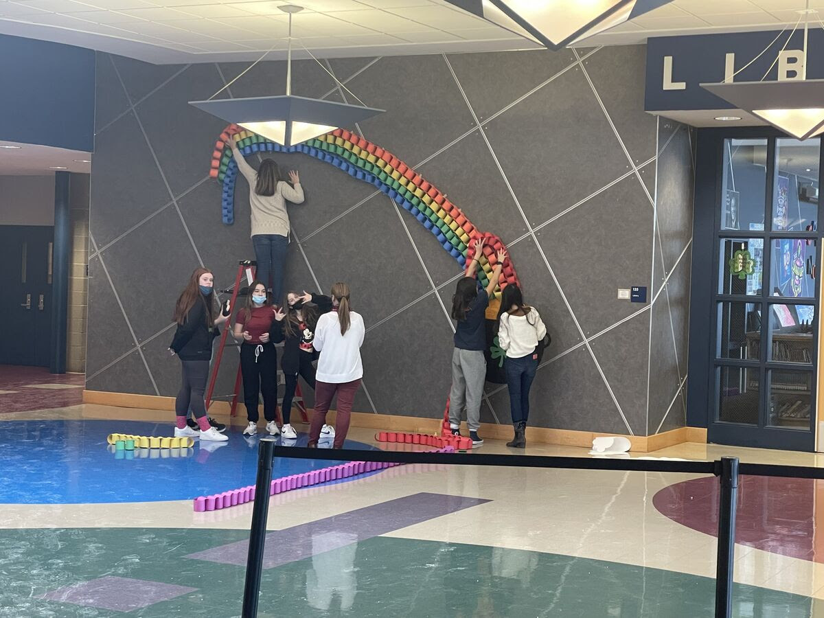 students decorating lobby