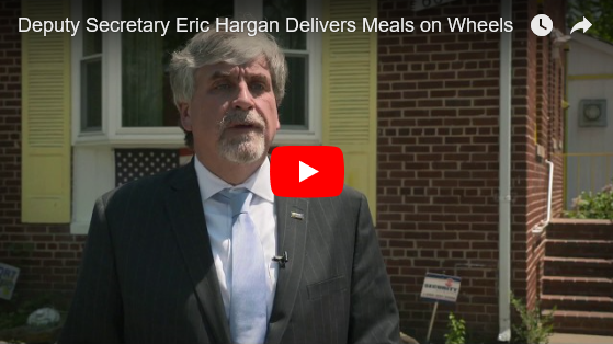 Deputy Secretary Eric Hargan delvers meals on wheels