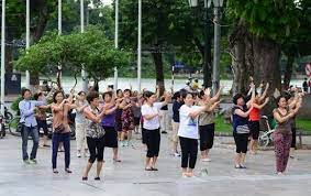 Thói quen tập thể dục buổi sáng của người Hà Nội - Vi vu Hà Nội
