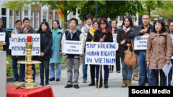 Má»™t cuá»™c tuáº§n hÃ nh vÃ¬ nhÃ¢n quyá» n cho Viá»‡t Nam cá»§a cá»™ng Ä‘á»“ng ngÆ°á» i Viá»‡t táº¡i Canada. (áº¢nh chá»¥p tá»« Youtube Thu Tran)