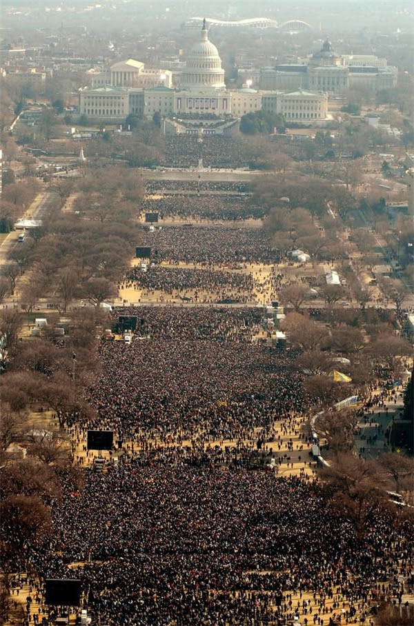 Đám đông trong buổi lễ nhậm chức của Obama.