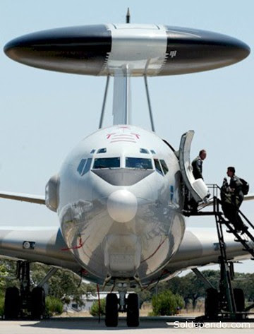 El Sentry 707-300, uno de los 17 aviones Boeing del grupo E-3A reacondicionados  con radares de control y vigilancia aérea en territorio de la OTAN. | Foto Archivo Datos & Análisis