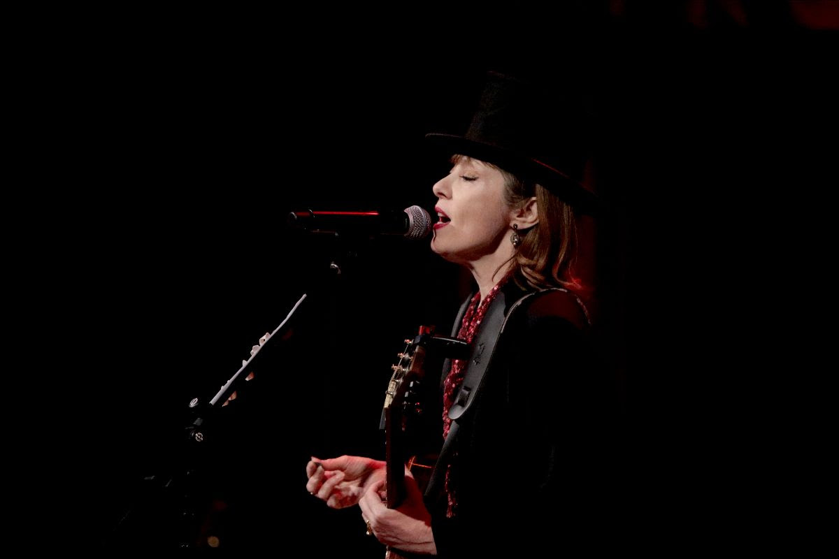 Suzanne Vega: New tour dates and more! • WithGuitars