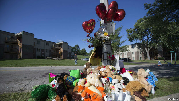 Flores en recuerdo de Michael Brown